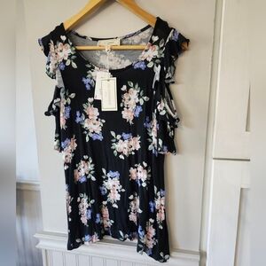 No Commitment cold shoulder top size S